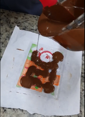 Blister forma de quebra cabeça decorado de natal com chocolate